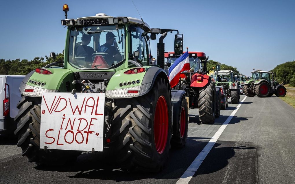 Boeren op de A1. Bij het protest tegen het stikstofbeleid in Stroe waren tienduizenden deelnemers aanwezig. beeld ANP, Vincent Jannink