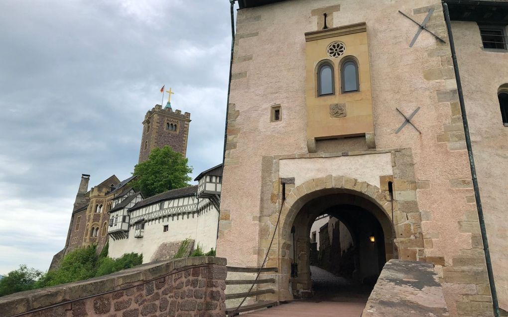 Op kasteel de Wartburg in Duitsland nam Maarten Luther 500 jaar geleden het Bijbelvertaalwerk ter hand. beeld RD