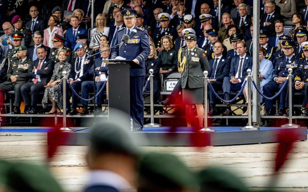 Koning Willem-Alexander tijdens zijn toespraak op de Veteranendag in Den Haag. beeld ANP, Robin Utrecht