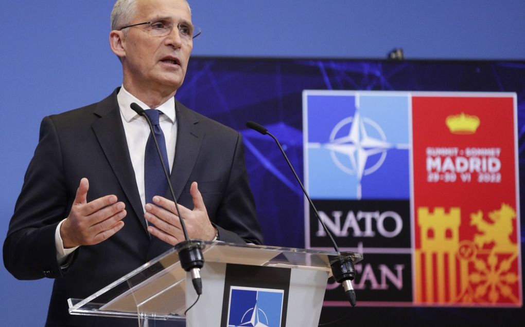 Secretaris-generaal Jens Stoltenberg geeft aan de vooravond van de NAVO-top in Madrid een persconferentie. beeld EPA, Olivier Hoslet