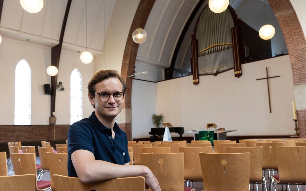 Jurek Woller, die opgroeide in een niet-kerkelijk gezin, is voorganger van de gemeente Noorderlicht in Rotterdam, die samenkomt in de Oranjekerk. beeld RD, Anton Dommerholt