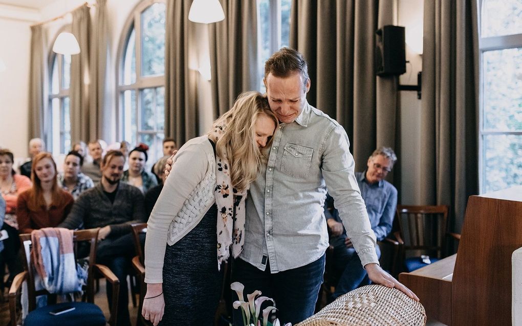 Bjorn en Inge Visser treuren als ze in 2018 hun tweeling verliezen, twee dagen na de geboorte. beeld Bjorn Visser
