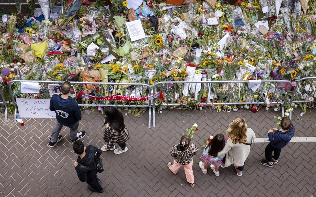 Bloemenzee voor Peter R. de Vries, een jaar geleden. beeld ANP, RAMON VAN FLYMEN