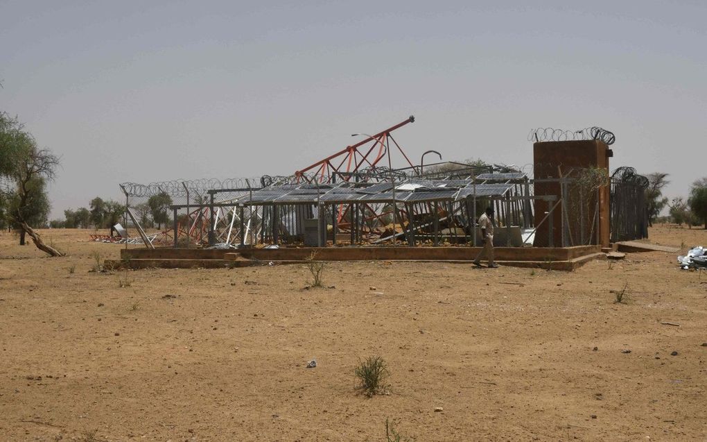 Een tijdens een aanval van jihadisten verwoeste antenne van een lokale telefoonaanbieder in Gorouol, in het zuidwesten van Niger. beeld AFP, Boureima Hama