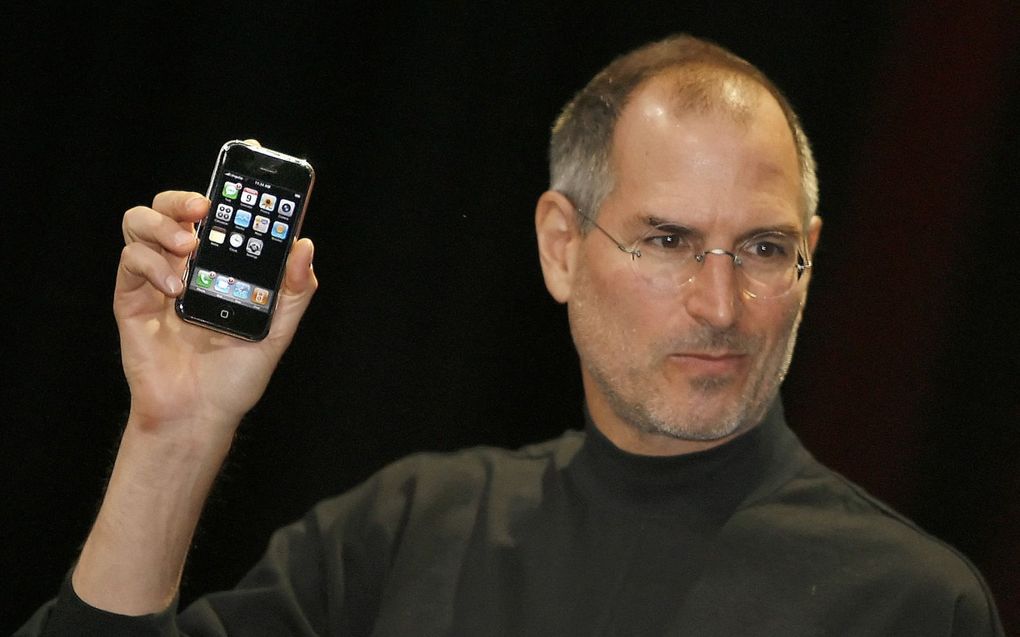 Steve Jobs tijdens de presentatie van de eerste iPhone, vijftien jaar geleden. beeld AFP, Tony Avelar