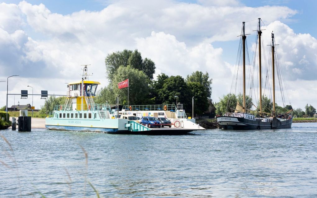 ”The Queen Jacqueline”, de veerpont tussen Nieuw-Beijerland en Hekelingen. beeld RD, Anton Dommerholt