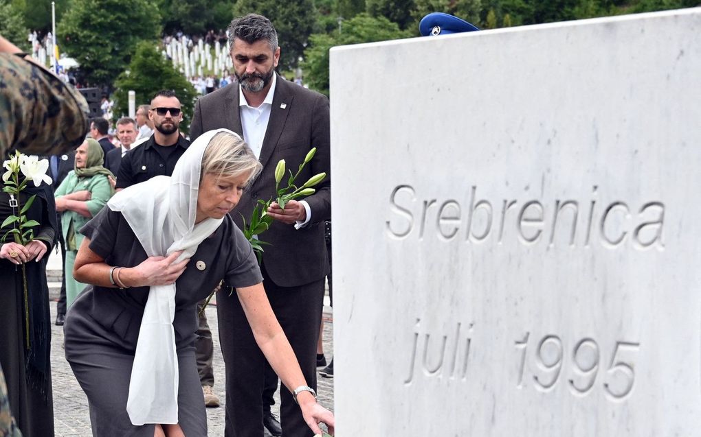 Minister Ollongren maandag in Potocari. beeld AFP, Elvis Barukcic