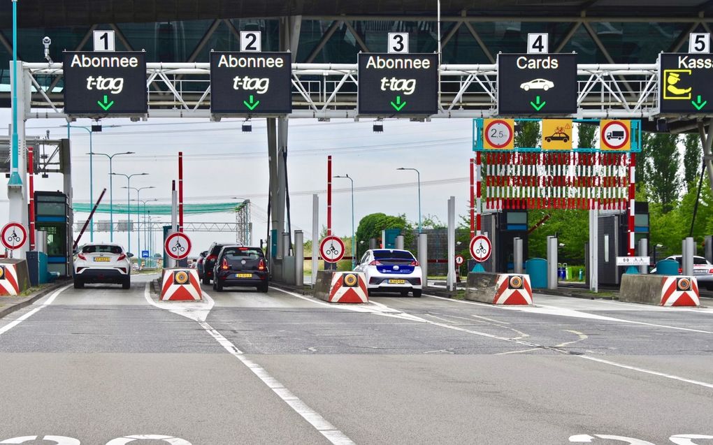 Het tolplein van de Westerscheldetunnel bij Borssele op Zuid-Beveland.  beeld Van Scheyen Fotografie