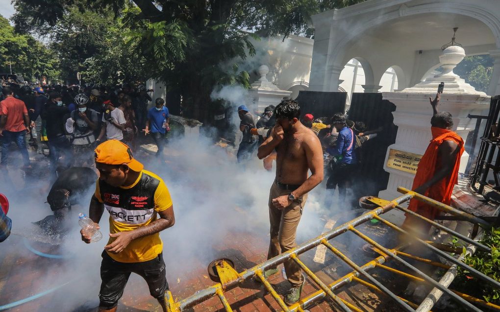 Woensdag vonden er nog veel protesten plaats in het door een economische crisis geteisterde Sri Lanka. beeld EPA, Chamila Karunarathne