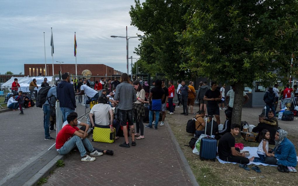 Asielzoekers bij het aanmeldcentrum in Ter Apel. beeld ANP, Vincent Jannink