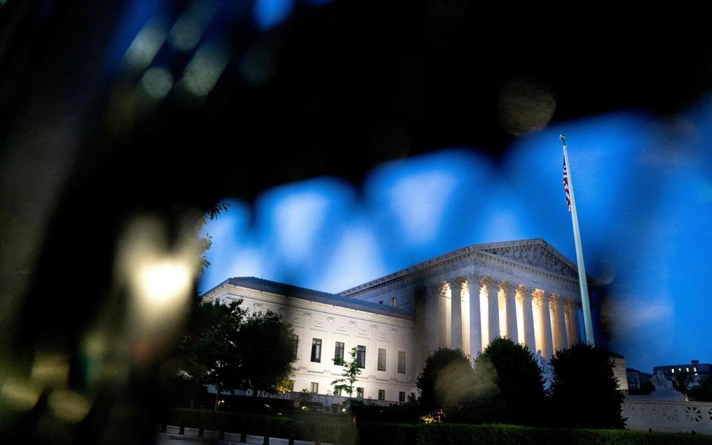 Het hooggerechtshof in Washington, gezien door tijdelijke hekken ter beveiliging. beeld AFP, Stefani Reynolds