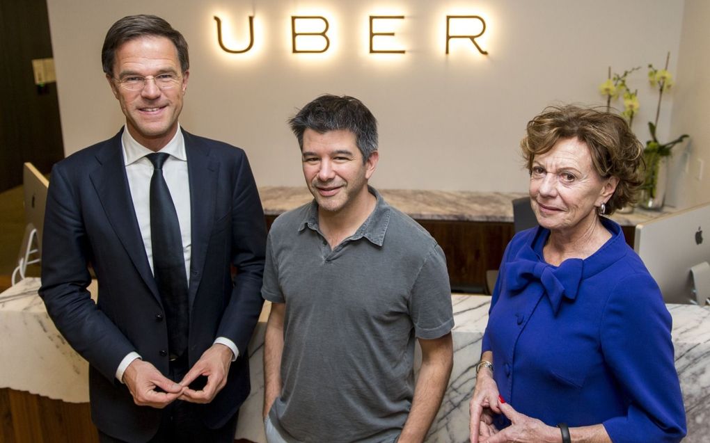 Premier Rutte, Uber-baas Travis Kalanick en Neelie Kroes (v.l.n.r.) tijdens een bezoek aan de staat Californië in 2016. beeld ANP, Jerry Lampen