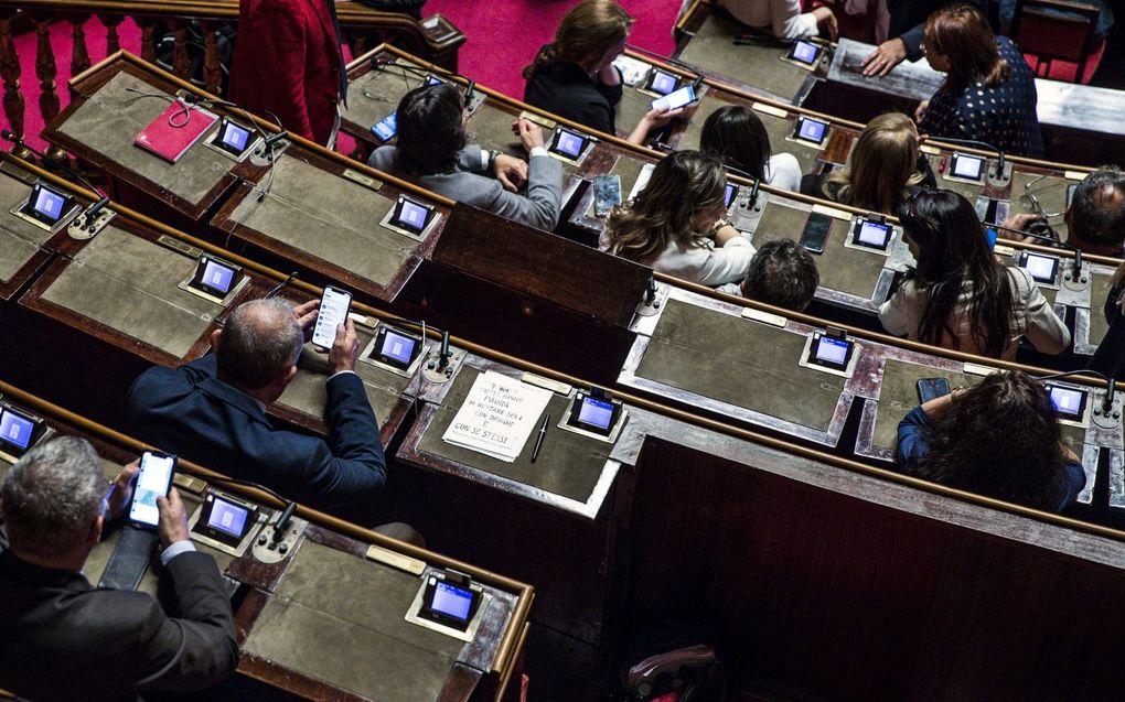 De Vijfsterrenbeweging ontbreekt bij de stemming. beeld EPA, ANGELO CARCONI