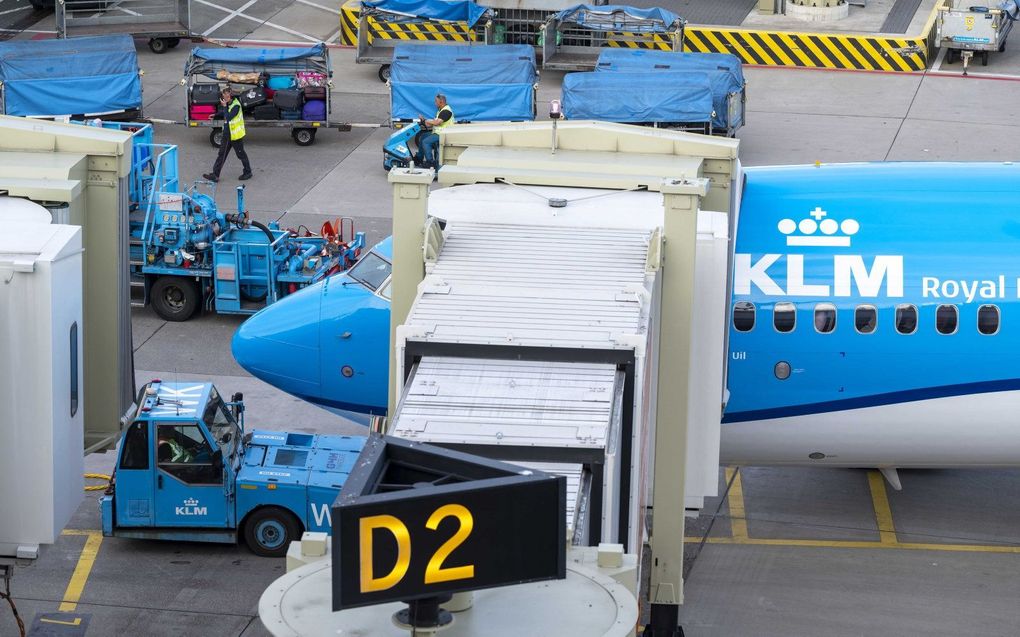 Een toestel van KLM op luchthaven Schiphol.  beeld ANP, Evert Elzinga