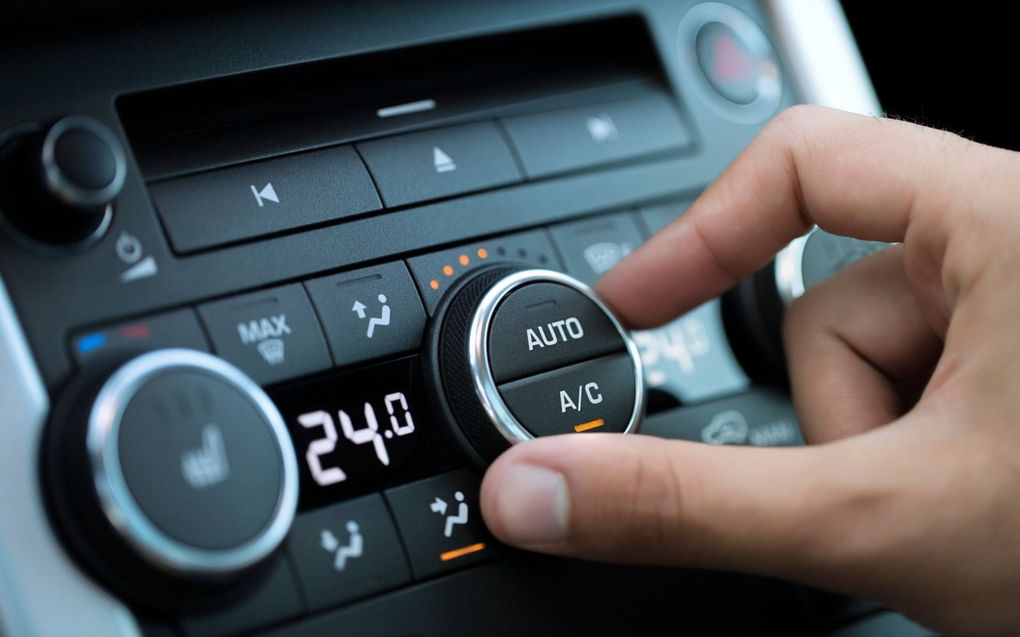 Een te groot temperatuurverschil tussen binnen en buiten kan een verkoudheid opleveren. beeld iStock