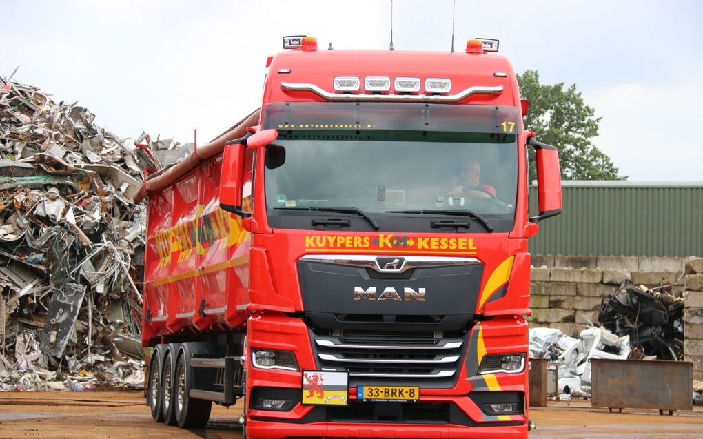 De rode leeuw uit de vlag van Limburg siert de MAN TGX. beeld Sjaak van de Groep