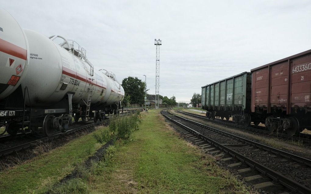 Goederentreinen op het grensstation Kybartai, tussen Kaliningrad en Litouwen in Kybartai, Litouwen. beeld EPA, Valda Kalnina