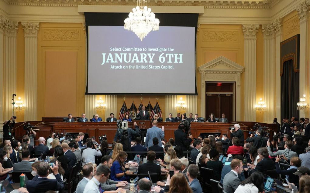 Een van de hoorzittingen van de commissie van het Amerikaanse Huis van Afgevaardigden die de rellen rond het Capitool in Washington onderzoekt. beeld EPA, Doug Mills