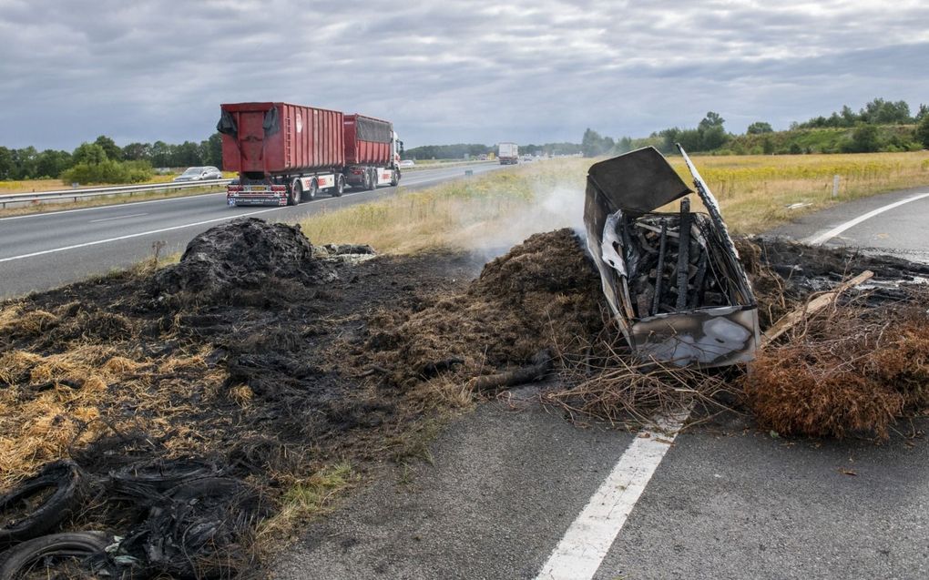 Gedumpt afval op de A7 tussen Drachtstercompagnie en Frieschepalen. beeld ANP, Jilmer Postma