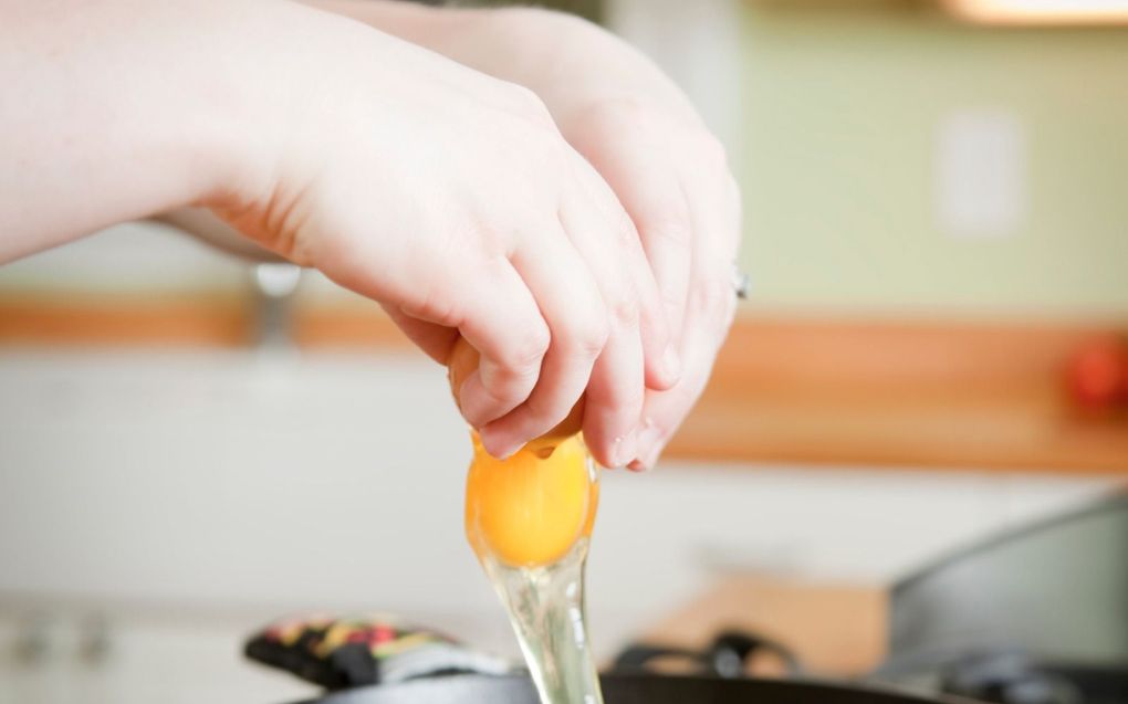 Voor de productie van de teflon antiaanbaklaag in koekenpannen worden PFAS gebruikt. beeld Getty Images