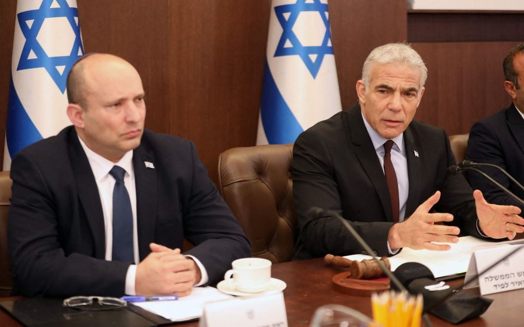 Naftali Bennett (l.) en Yair Lapid. beeld AFP, Gil Cohen-Magen