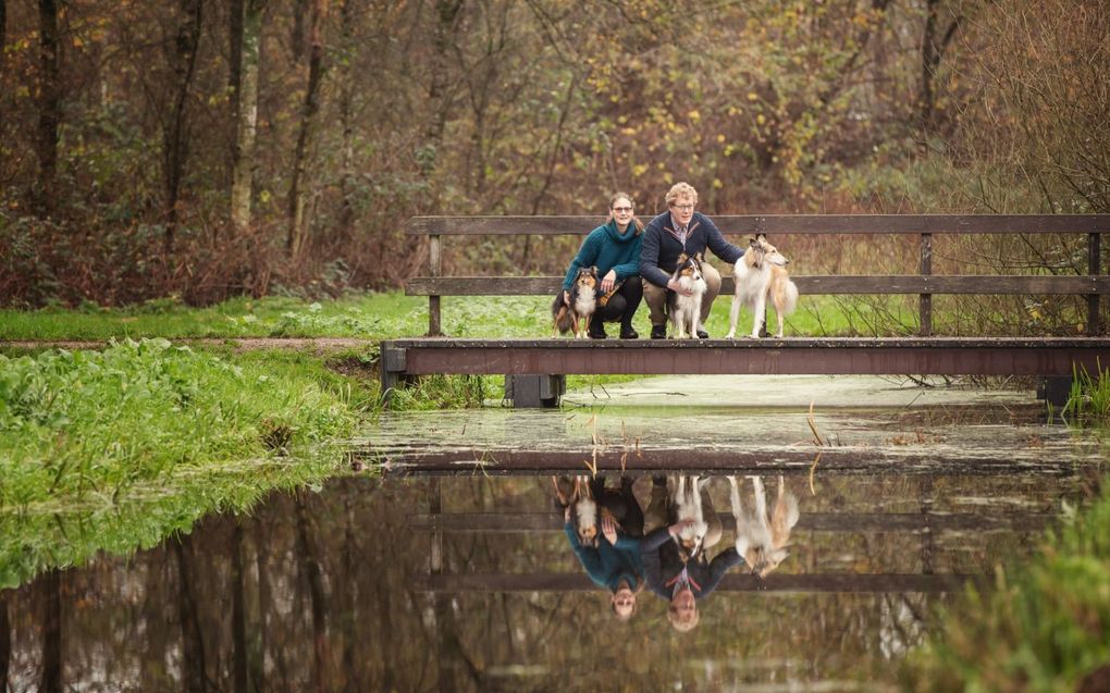 Krijn en Arianne Haak verhuisden in november 2021 met hun drie honden naar Ooltgensplaat op Goeree-Overflakkee. beeld Krijn Haak
