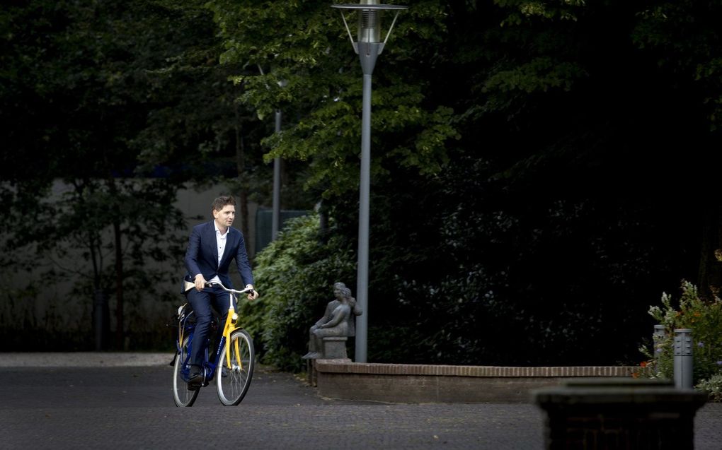 Jan Paternotte komt aan bij het Catshuis voor overleg tussen het kabinet en de coalitiepartijen. beeld ANP, RAMON VAN FLYMEN