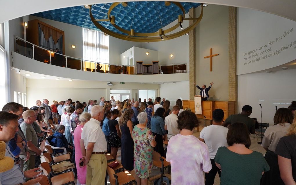 Ds. A.Th. van Olst neemt afscheid van Evangelisch Centrum Deurne. Beeld Jacob Snoeijer óf Evangelisch Centrum Deurne