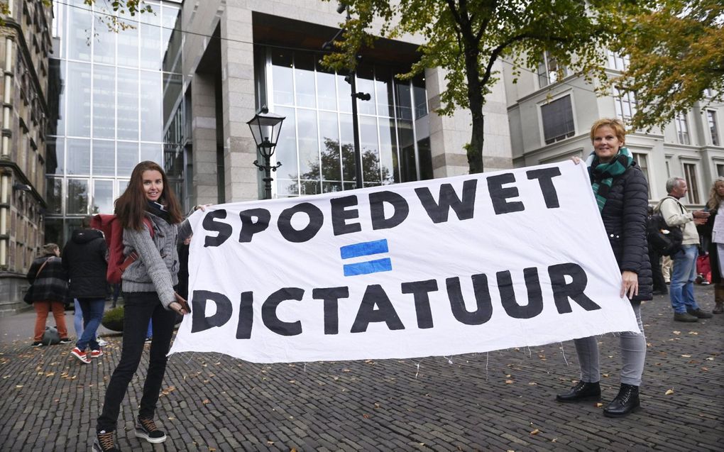 Demonstranten tegen de coronawet op het Plein in 2020. beeld ANP, PETER HILZ