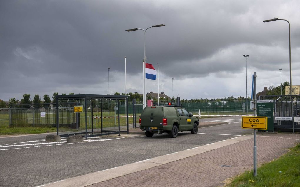 Op de Willem Lodewijk van Nassau kazerne bij Zoutkamp wordt een noodopvanglocatie gerealiseerd voor asielzoekers. Het moet chaos bij het aanmeldcentrum in Ter Apel voorkomen. CU-leden zijn ondertussen kritisch op de politieke deal om de asielcrisis aan te pakken. beeld ANP, Jilmer Postma