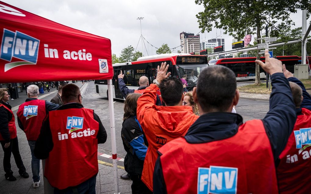 Buschauffeurs tijdens een actie eerder dit jaar in Eindhoven. beeld ANP ROB ENGELAAR