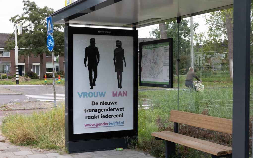 Poster over transgenderwet. beeld Martin Droog