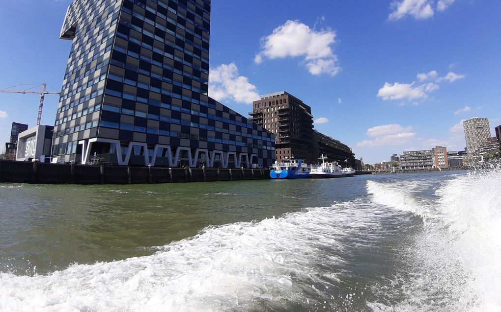 De Ab Initio, het nieuwe opleidingschip van het STC in Rotterdam, kan varen op olie, elektriciteit of waterstof.  beeld Riekelt Pasterkamp