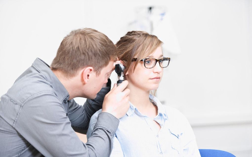 Een toenemend aantal jongeren heeft last van blijvende geluiden in het hoofd. beeld iStock