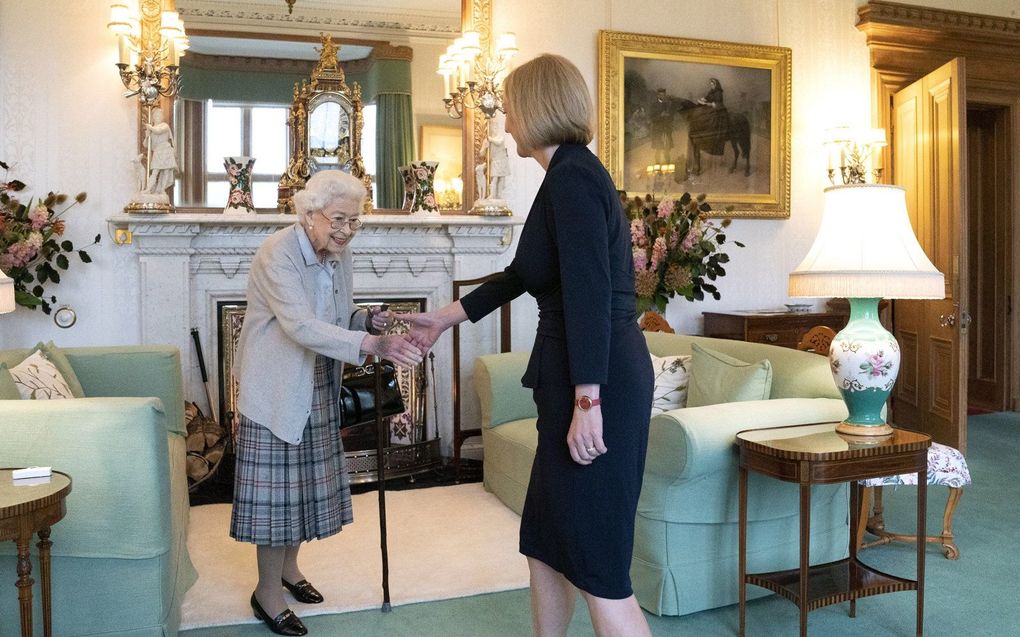 Koningin Elizabeth ontving dinsdag Liz Truss. beeld EPA, Andrew Milligan