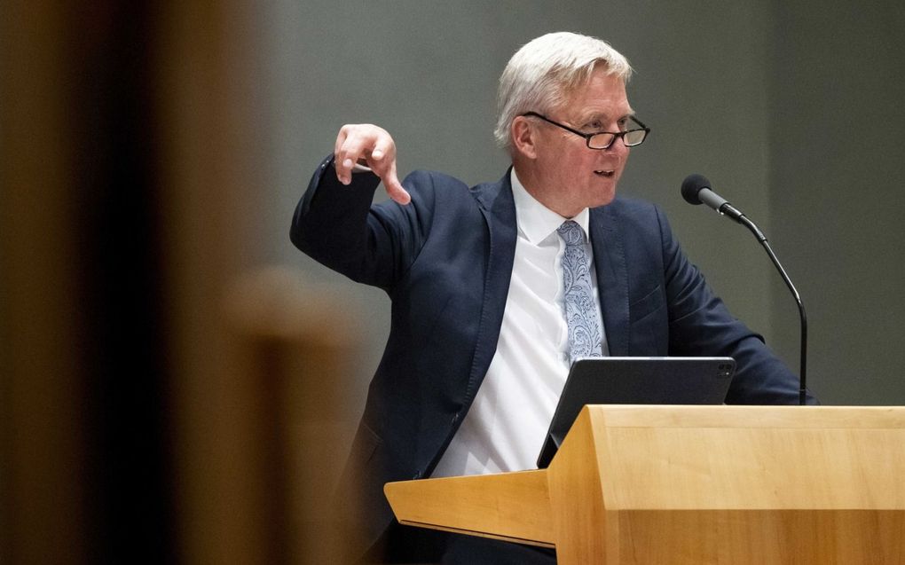 Staatssecretaris Van der Burg tijdens het debat. beeld ANP, Lex van Lieshout