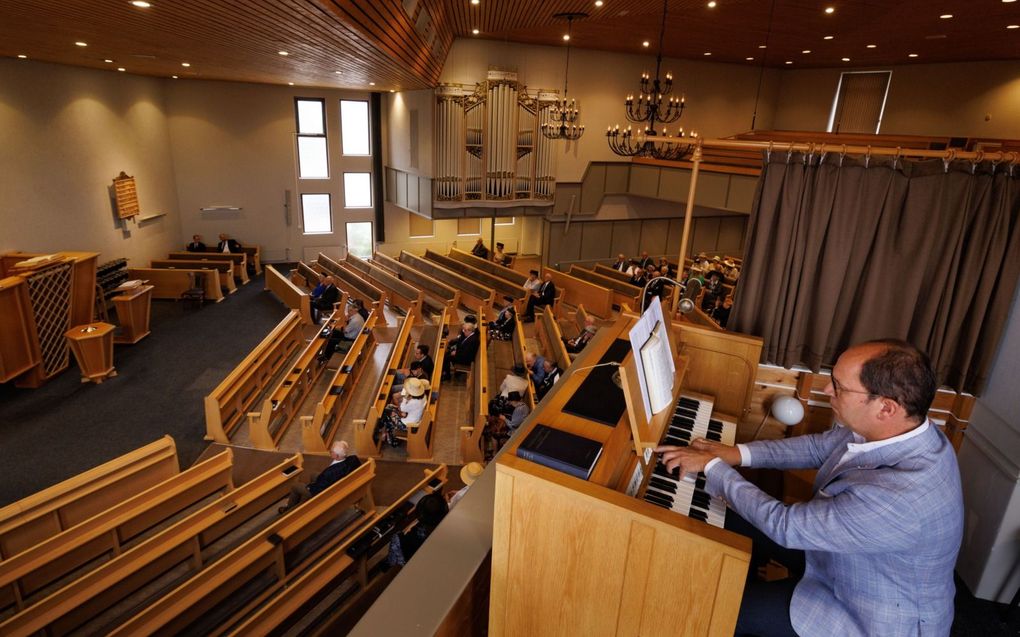 In de christelijke gereformeerde Eben-Haëzerkerk te Urk vond zaterdag de ontmoetingsdag van Stichting Bewaar het Pand plaats. beeld Freddy Schinkel