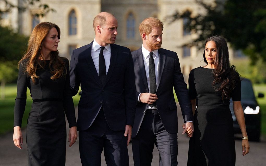 De prinsen William en Harry met hun echtgenotes, zaterdag in Windsor. beeld AFP, Kirsty O'Connor