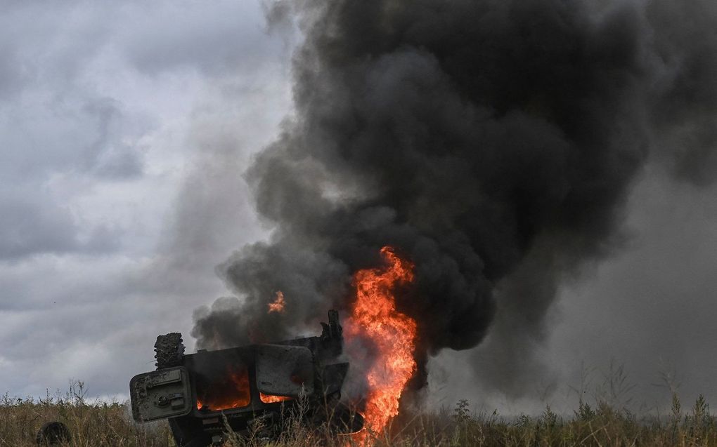 Kapotgeschoten Russische tank in de buurt van de noordoostelijke stad Izyum. beeld AFP, Juan Barreto