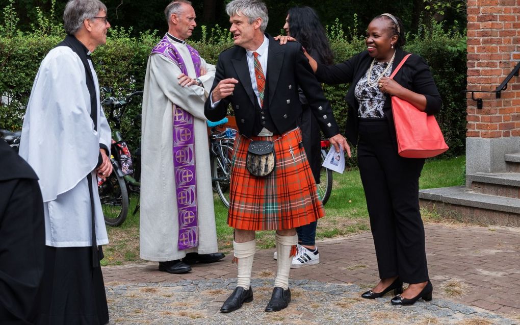 Anglicaanse kerken in verschillende landen hielden donderdag een herdenkingsdienst vanwege het overlijden van koningin Elizabeth. Zo ook in Den Haag.​ beeld Joost Hoving