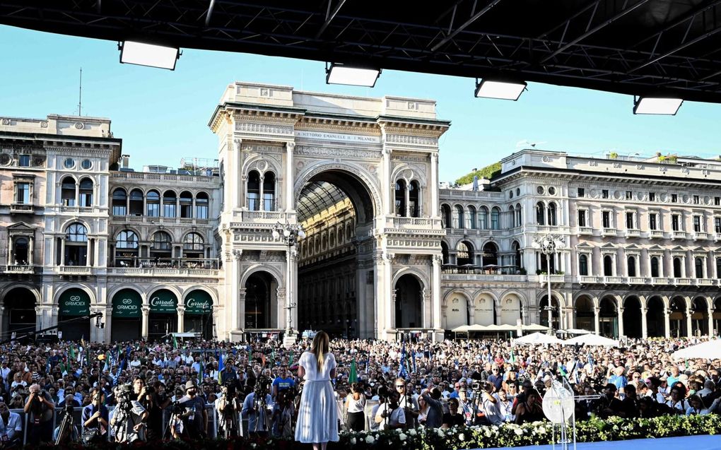 Giorgia Meloni, leider van de Italiaanse rechtse partij Fratelli d’Italia (Broeders van Italië), spreekt aanhangers toe in Milaan. beeld AFP, Piero Cruciatti