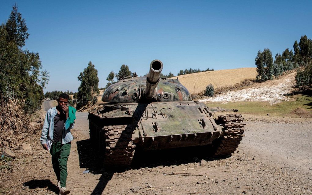 Verlaten tank in Debre Tabor, in de Ethiopische provincie Amhara, een buurprovincie van Tigray, december 2021. beeld AFP, Solan Kolli