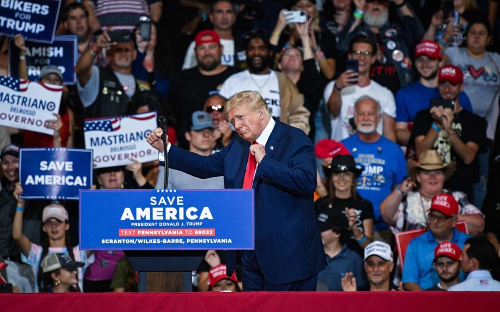 Donald Trump spreekt tijdens een campagnebijeenkomst van Doug Mastriano, de Republikeinse kandidaat voor het gouverneurschap in Pennsylvania. beeld AFP, Ed Jones