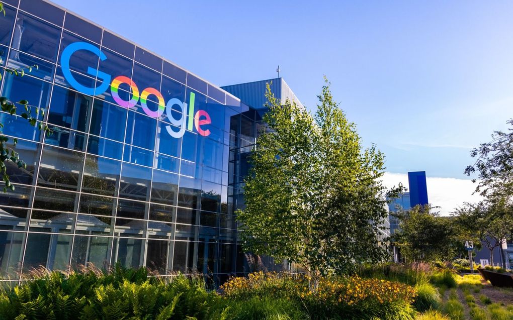 Hoofdkantoor van Google in Silicon Valley. In het logo zijn de beide letters "o" in regenboogkleuren. beeld iStock.