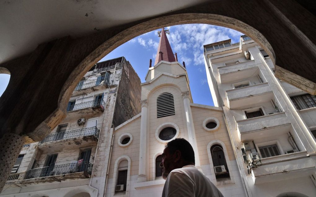 „De Algerijnse overheid sluit kerken en negeert aanvragen voor vergunningen.” Foto: de Ataquoua-moskee in Algiers was vroeger een kerk. beeld AFP
