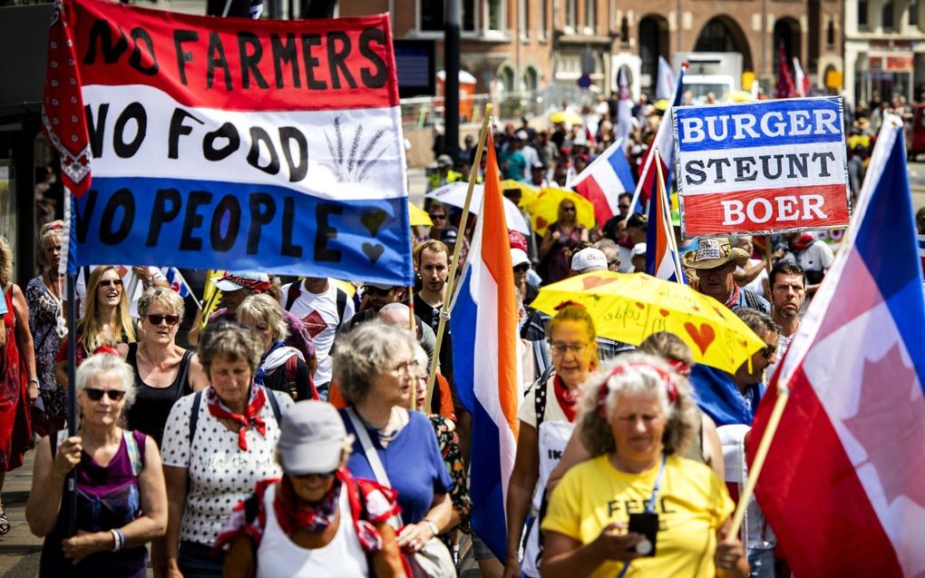 „Onze (nog) overgebleven boeren en vissers verdienen volwaardige en onvoorwaardelijke overheidssteun.” Foto: demonstratie in Amsterdam voor boeren, vissers en truckers. beeld ANP, Ramon van Flymen