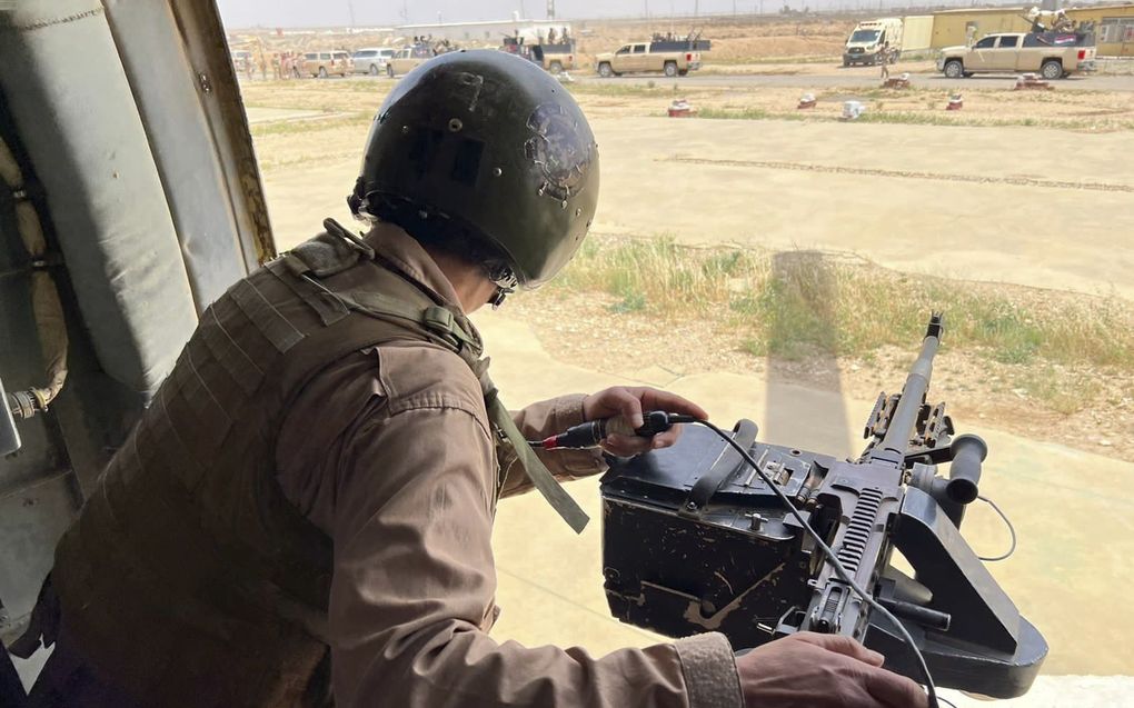 Een Iraakse helikopter stijgt op van een basis in Sinjar. In het gebied komt het regelmatig tot confrontaties tussen door Iran gesteunde milities en het Turkse leger. beeld AP, Ali Abdul Hassan