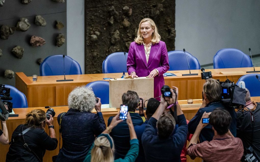 Minister Kaag van Financiën presenteert de Miljoenennota aan de Tweede Kamer. beeld ANP, Bart Maat