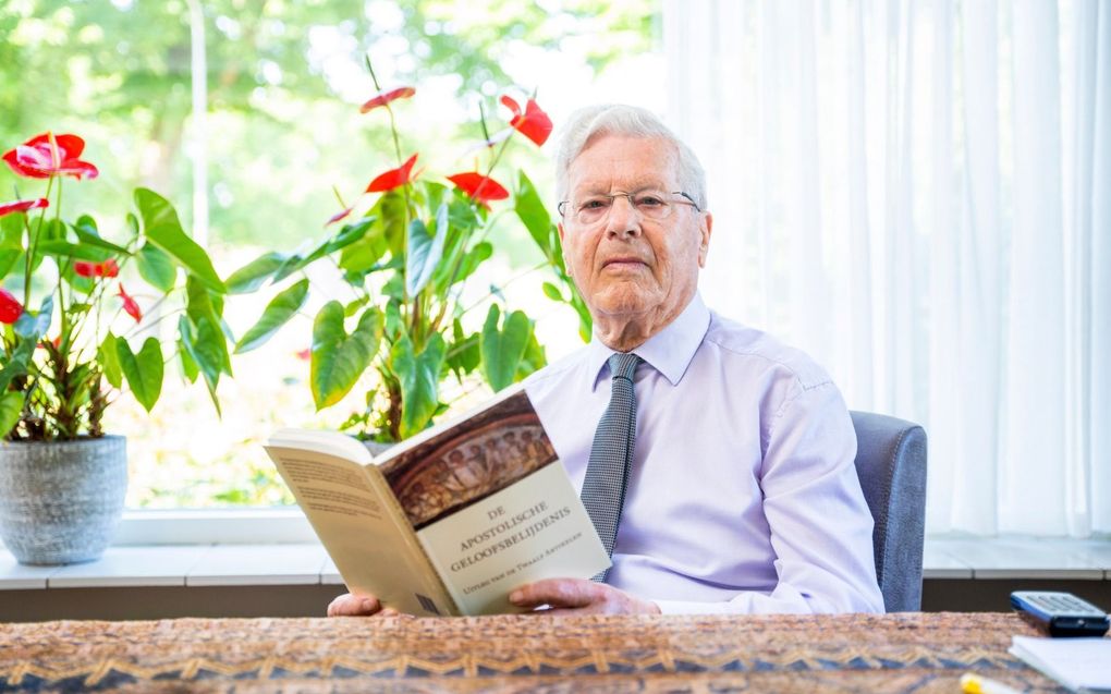 Ds. C. Harinck, emeritus predikant van de Gereformeerde Gemeenten, herdenkt vandaag dat hij zestig jaar geleden werd bevestigd tot predikant. beeld Cees van der Wal