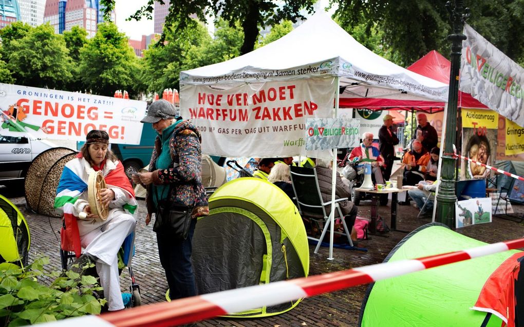 De Groninger Bodem Beweging (GBB), de OnVeiligheidsRegio (OVR) en Warffum Alert voerden in 2019 actie bij de Tweede Kamer voor het stopzetten van de gaswinning. Zaterdag werd de regio Uithuizermeeden door twee aardbevingen getroffen. beeld Dirk Hol